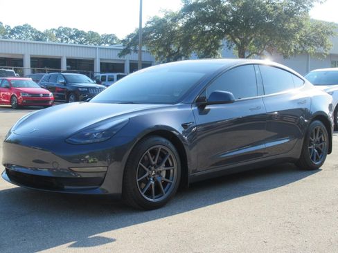 Used 2023 Tesla Model 3 Standard Range RWD image 3
