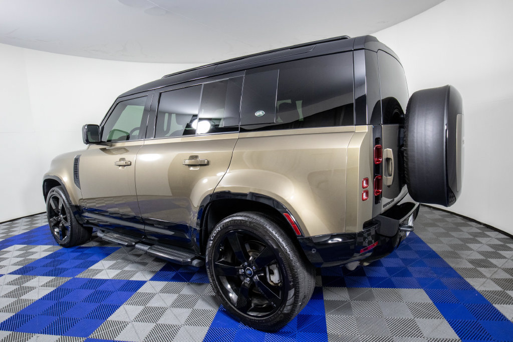 Used 2024 Land Rover Defender 110 X-Dynamic SE AWD/4WD image 7