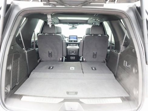 Certified 2022 Chevrolet Tahoe Z71 w/ Luxury Package AWD/4WD image 31
