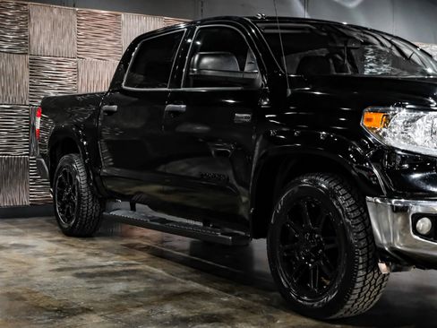 Used 2019 Toyota Tundra SR5 w/ SR5 Upgrade Package AWD/4WD image 5