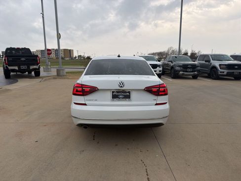 Used 2018 Volkswagen Passat 2.0T SE image 4