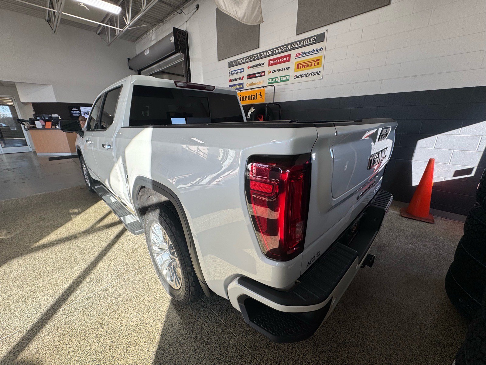 Used 2020 GMC Sierra 1500 Denali w/ Driver Alert Package II AWD/4WD image 7
