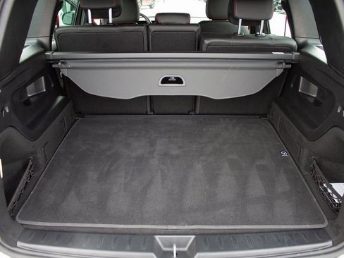 Used 2025 Mercedes-Benz GLB 35 AMG 4MATIC image 23