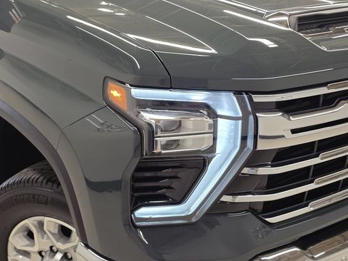 Used 2025 Chevrolet Silverado 2500 LTZ w/ LTZ Premium Package AWD/4WD image 44