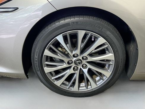Used 2021 Lexus ES 350 w/ Premium Package FWD image 14