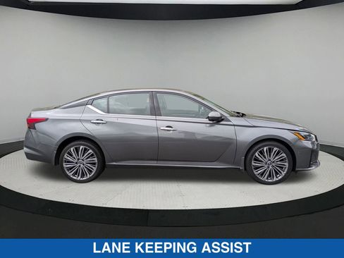 Used 2023 Nissan Altima 2.5 SL image 2