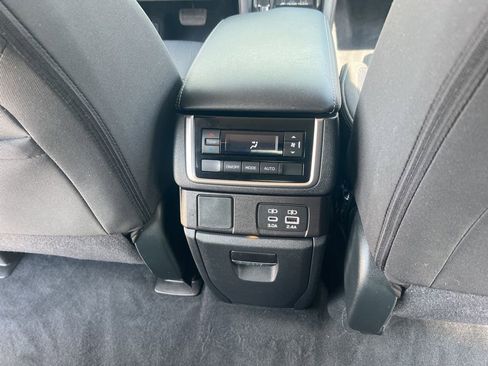 Used 2023 Subaru Ascent Premium w/ Convenience Package image 19