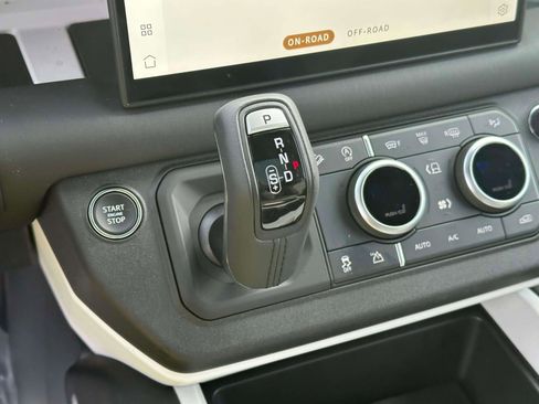 Used 2025 Land Rover Defender 110 S image 31