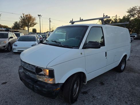 Used 2001 Chevrolet Astro Minivan 3D image 3
