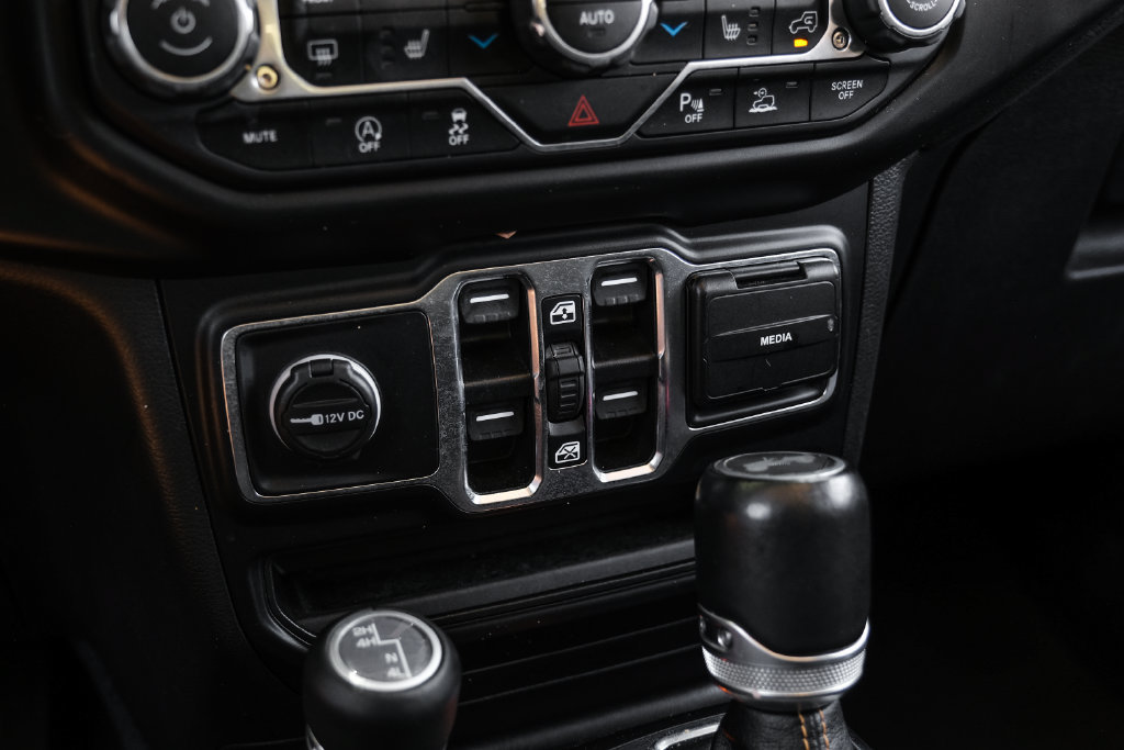Used 2021 Jeep Wrangler Unlimited Sahara AWD/4WD image 36