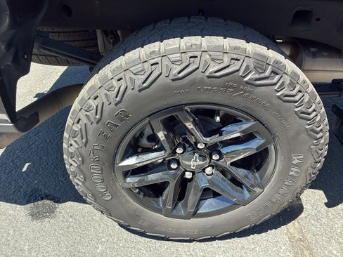 Used 2024 Chevrolet Silverado 1500 Custom Trail Boss AWD/4WD image 18