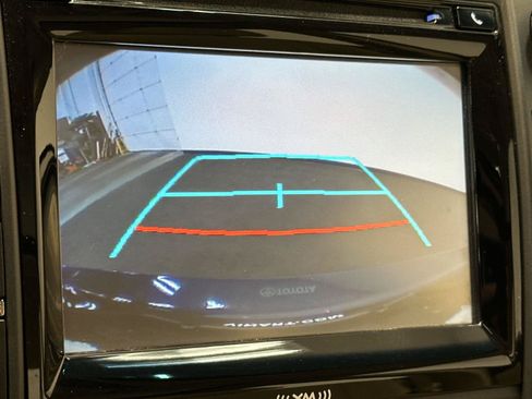 Used 2017 Toyota Camry XLE w/ Moonroof Package FWD image 22