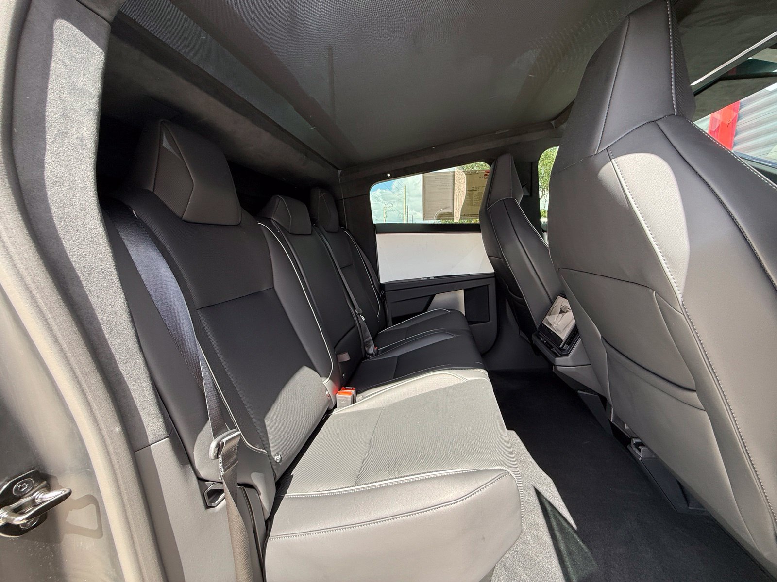 Used 2024 Tesla Cybertruck AWD Crew Cab image 21