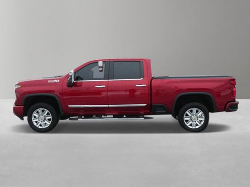 Used 2024 Chevrolet Silverado 2500 High Country w/ Technology Package image 2
