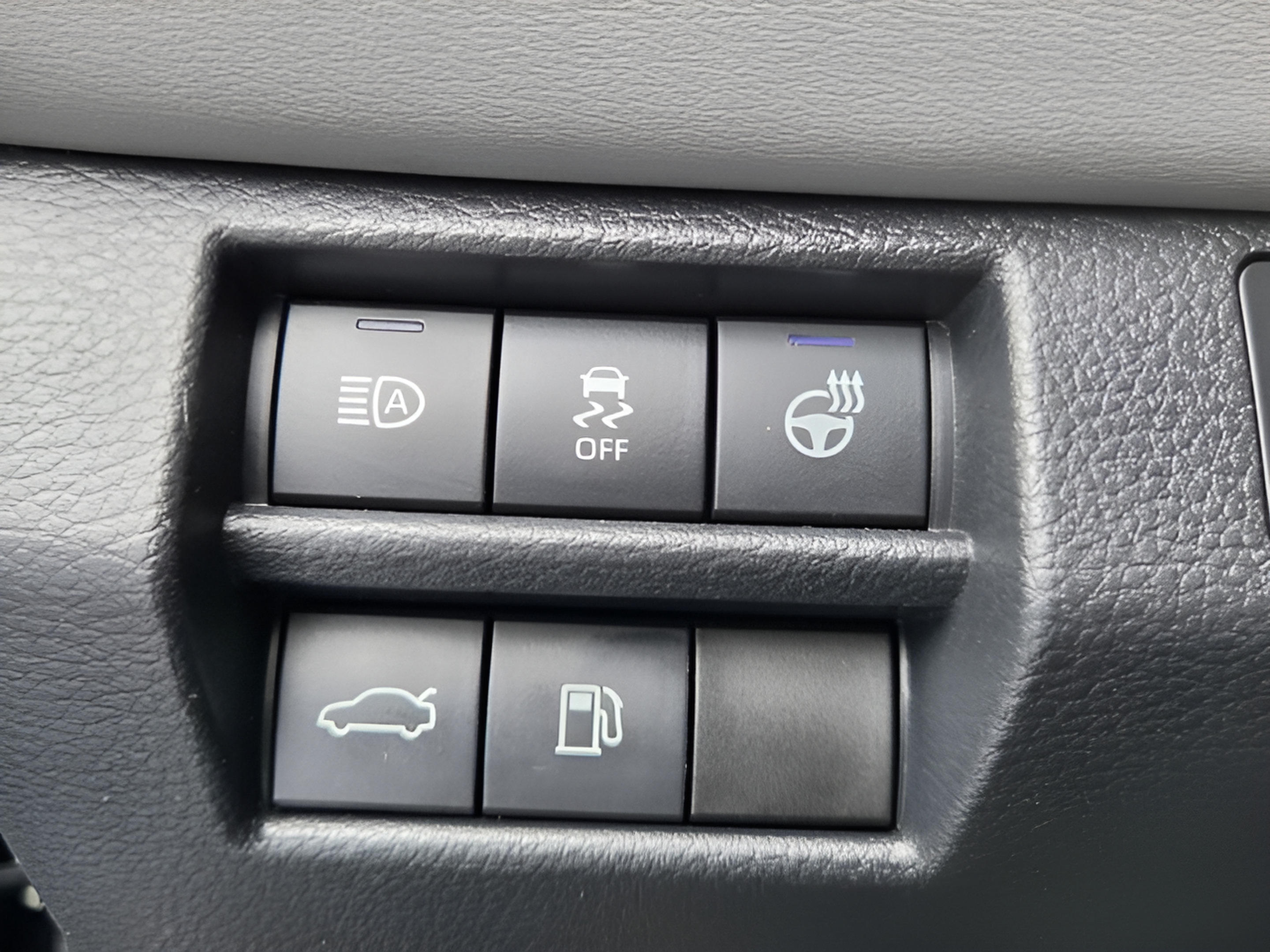 Used 2020 Toyota Avalon Limited FWD image 28