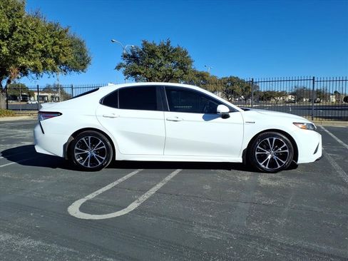 Used 2020 Toyota Camry SE image 6