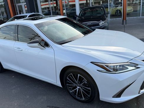 Used 2024 Lexus ES 350 w/ Premium Package image 15