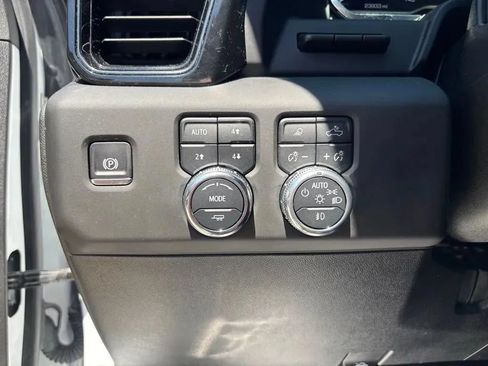 Used 2025 GMC Sierra 2500 AT4 w/ AT4 Premium Plus Package AWD/4WD image 14