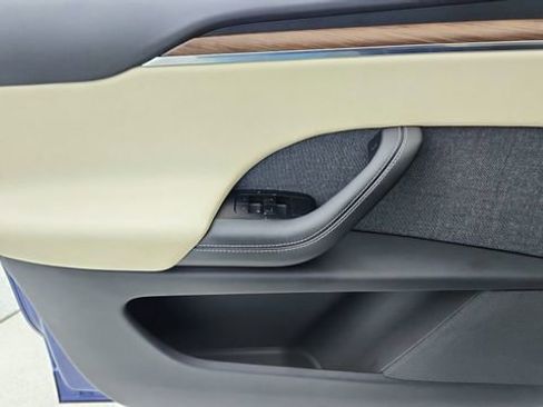 Used 2022 Tesla Model X Base image 37