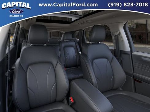 New 2025 Ford Escape SE w/ PHEV Premium Package FWD image 10