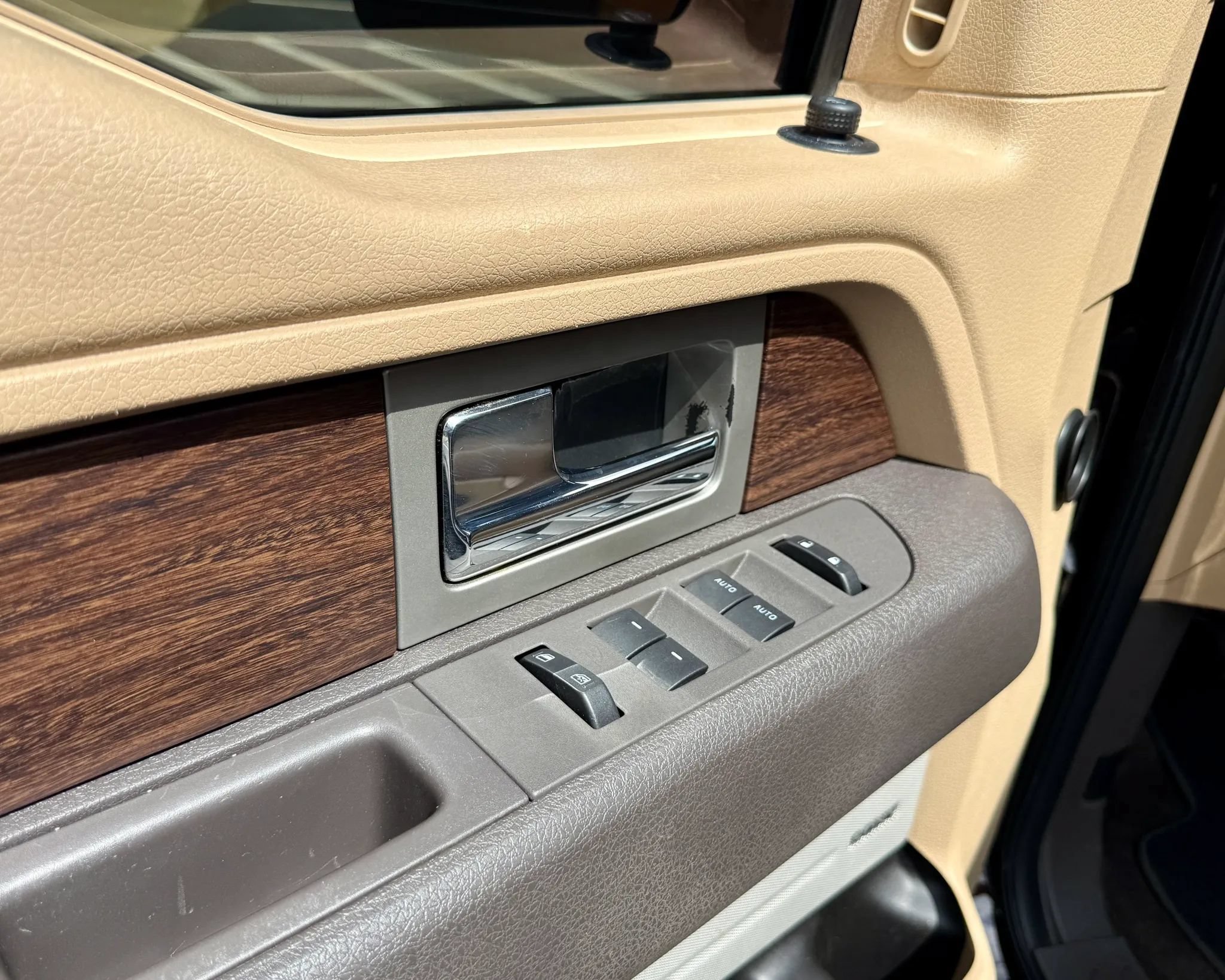 Used 2013 Ford F150 Lariat w/ Luxury Equipment Group AWD/4WD image 15