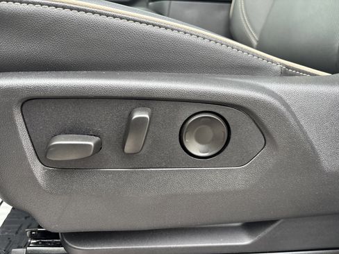 Used 2025 GMC Yukon Elevation w/ Elevation Premium Package image 14