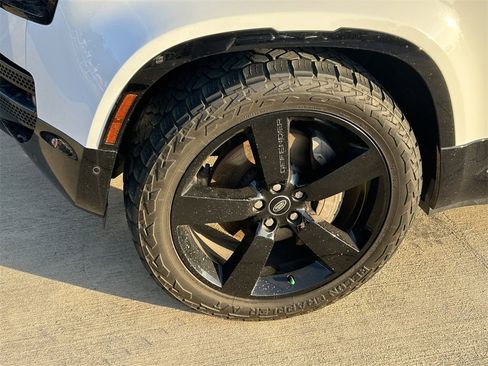 Used 2023 Land Rover Defender 130 X-Dynamic SE image 9