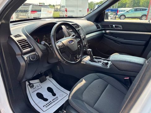 Used 2018 Ford Explorer XLT AWD/4WD image 7