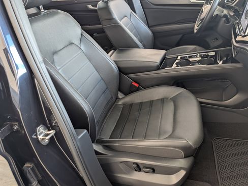 Used 2025 Volkswagen Atlas Cross Sport SEL image 21