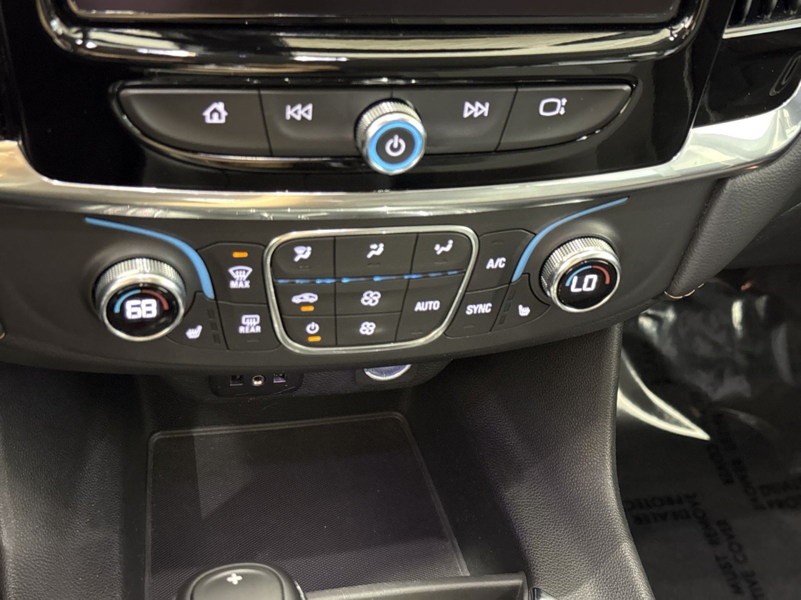Used 2020 Chevrolet Traverse LT FWD image 22
