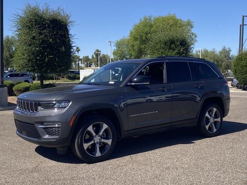 Used 2024 Jeep Grand Cherokee Limited 4xe w/ Trailer Tow Package AWD/4WD image 2