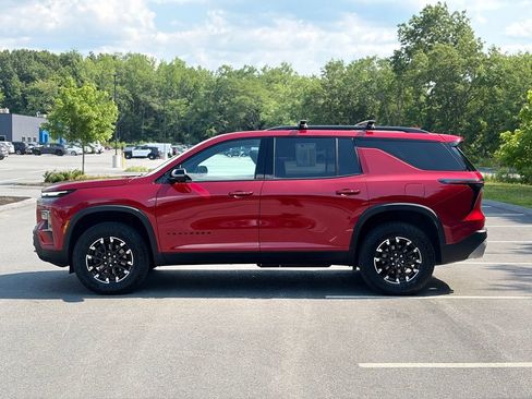 Used 2024 Chevrolet Traverse Z71 AWD/4WD image 3