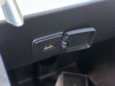 Used 2018 Ford Explorer XLT w/ Equipment Group 201A AWD/4WD image 41