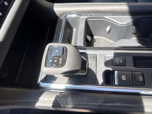 Used 2025 Nissan Pathfinder SL FWD image 19