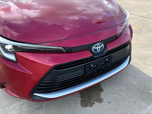 Used 2024 Toyota Corolla XLE image 30