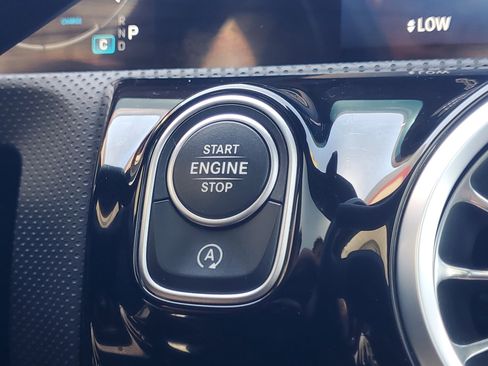 Used 2025 Mercedes-Benz CLA 250 image 31