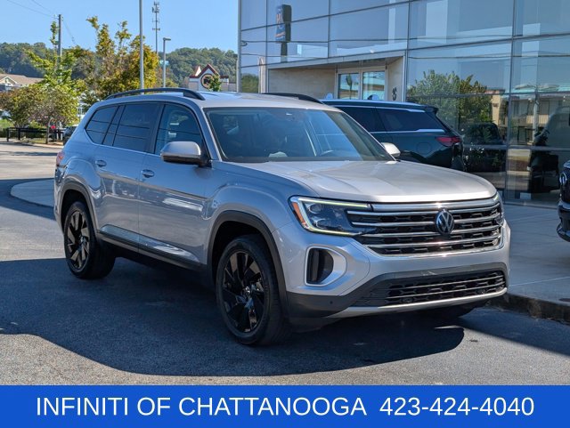 Used 2024 Volkswagen Atlas SE w/ Black Wheel Package FWD image 9