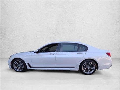 Used 2019 BMW 740i image 9