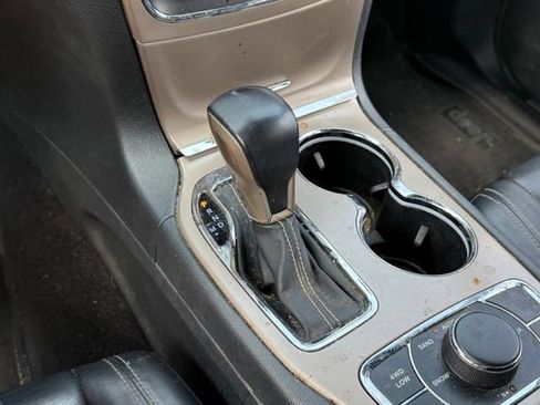 Used 2017 Jeep Grand Cherokee Limited AWD/4WD image 26