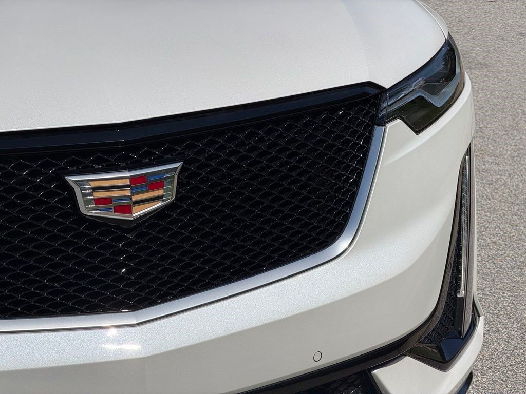 Certified 2024 Cadillac XT6 Sport w/ LPO, Floor Liner Package AWD/4WD image 11