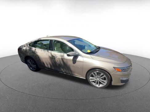 Used 2024 Chevrolet Malibu LT image 2