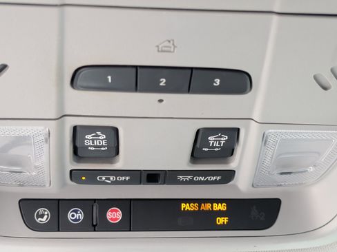 Used 2017 GMC Acadia SLT image 28