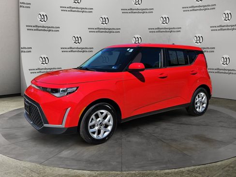Used 2023 Kia Soul LX w/ Option Group 015 FWD image 1