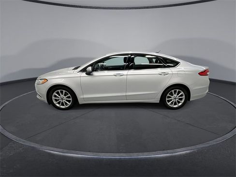 Used 2017 Ford Fusion SE w/ Fusion SE Technology Package image 5