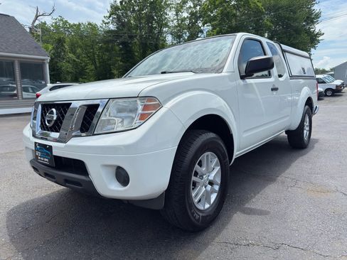 Used 2015 Nissan Frontier SV AWD/4WD image 3