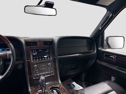 Used 2017 Lincoln Navigator L Reserve image 27