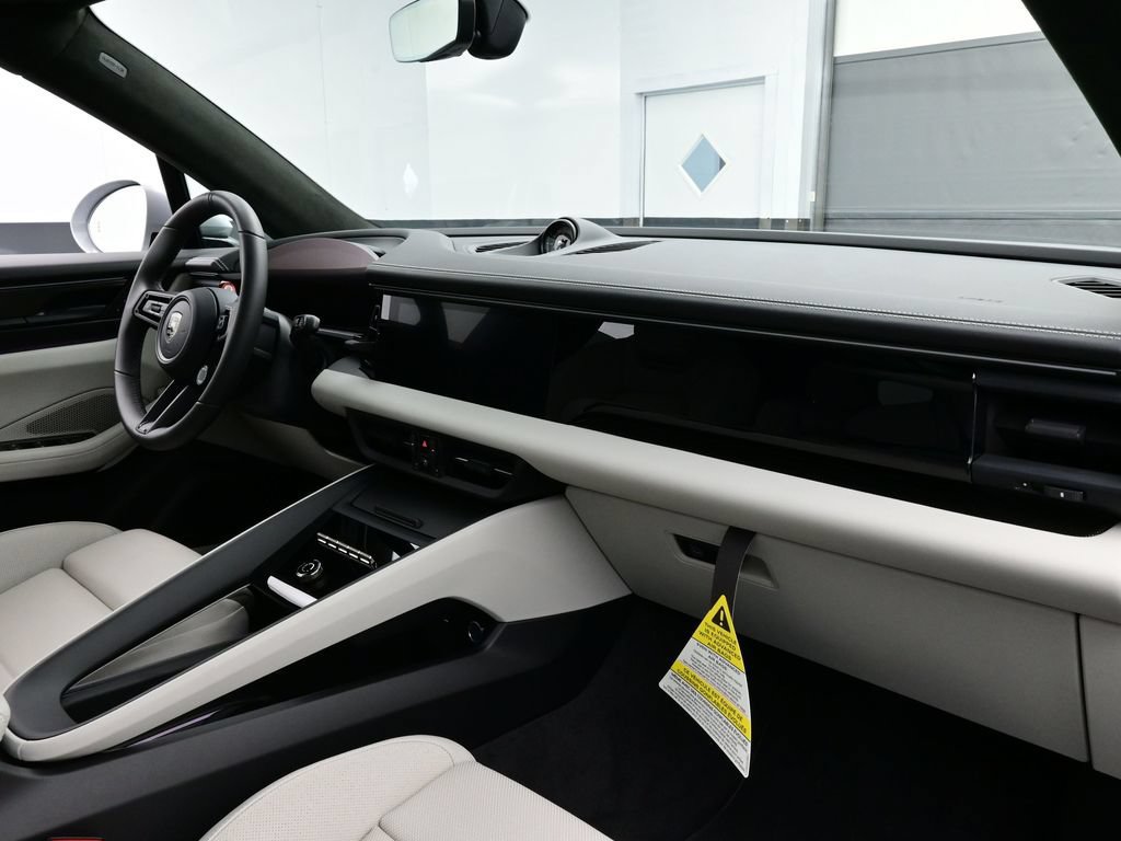 Certified 2025 Porsche Macan Turbo Electric AWD/4WD image 19