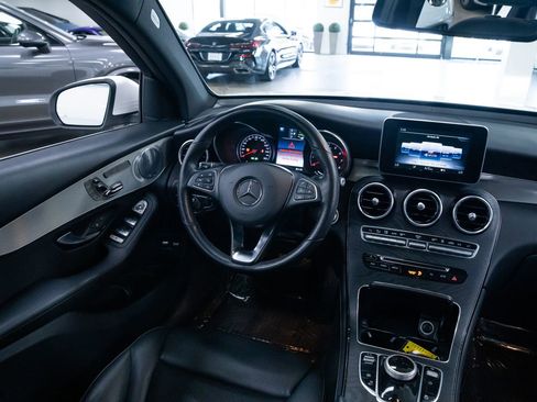Used 2019 Mercedes-Benz GLC 350e 4MATIC w/ Premium Package image 10