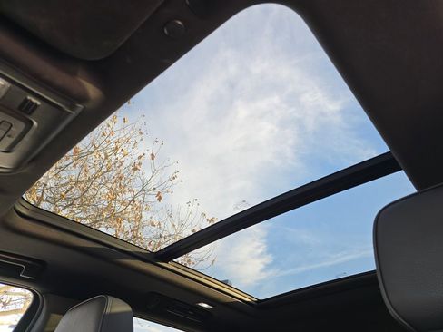 Used 2021 GMC Yukon Denali image 3