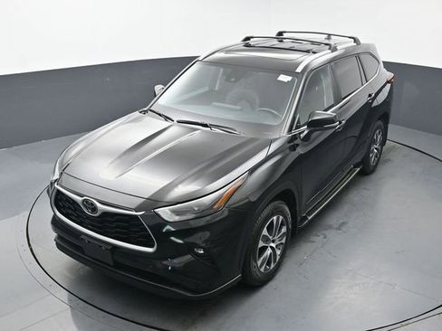 Used 2023 Toyota Highlander XLE AWD/4WD image 36